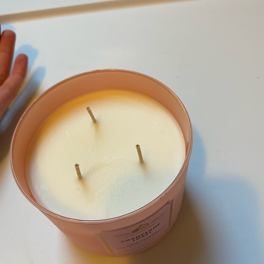 Champagne Toast, bath and body works candle - Picture 2 of 2